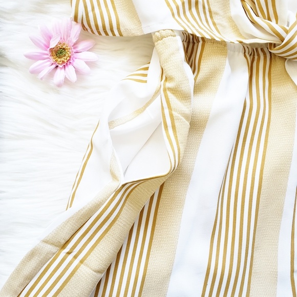 Stripe Halter Tie Front Romper 💕 - Picture 4 of 5